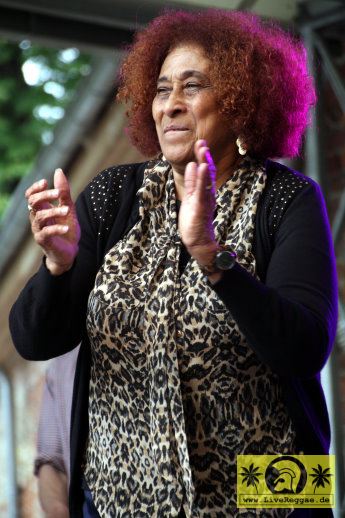 Doreen Shaffer (Jam) with The Magic Touch 19. This Is Ska Festival - Wasserburg, Rosslau 27. Juni 2015 (23).JPG